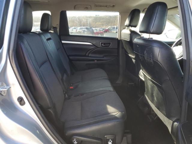 Photo 11 from auction – 2018 TOYOTA HIGHLANDER with VIN 5TDBZRFH0JS800828