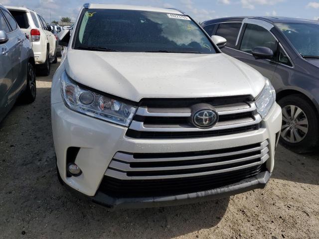 Photo 5 from auction – 2019 TOYOTA HIGHLANDER with VIN 5TDKZRFH7KS303230