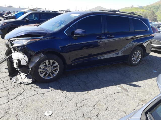 TOYOTA SIENNA LE 2021 with VIN 5TDBRKEC7MS034808 - Photo from auction