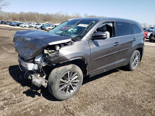TOYOTA HIGHLANDER 2019 with VIN 5TDJZRFH2KS616939 - Photo from auction