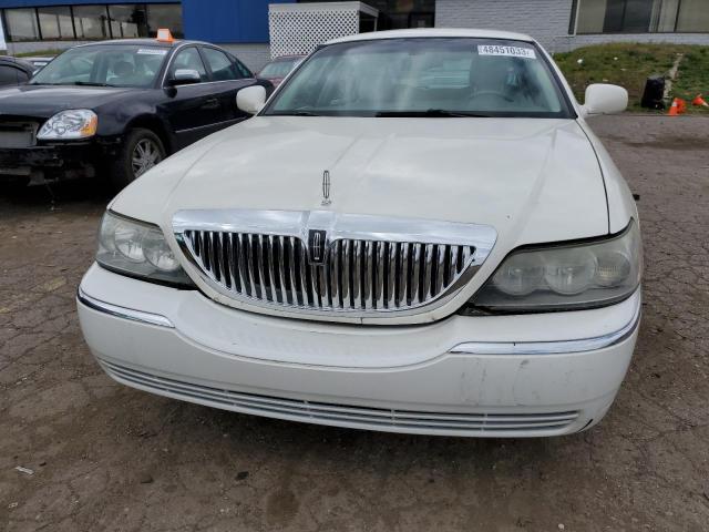 صورة رقم 5 من المزاد - 2003 LINCOLN TOWN CAR E مع VIN 1LNHM81W03Y685000