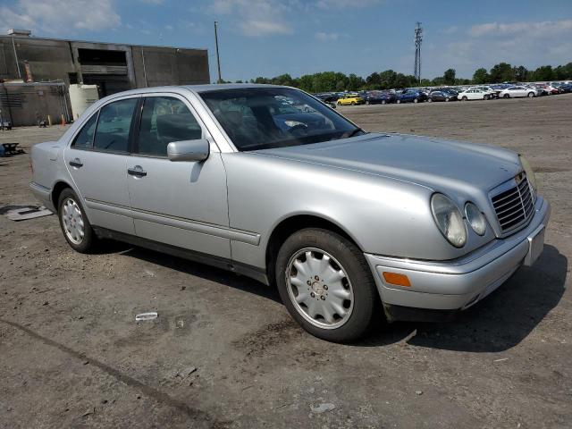 Photo 4 from auction – 1998 MERCEDES-BENZ E 320 with VIN WDBJF65F4WA609693