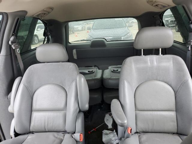 Photo 10 from auction – 2004 CHRYSLER TOWN & COU with VIN 2C8GP64L94R540698