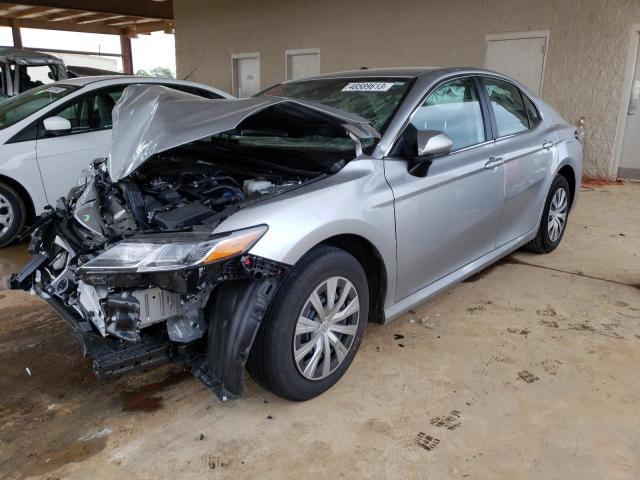 TOYOTA CAMRY LE 2022 with VIN 4T1C31AK3NU598476 - Photo from auction