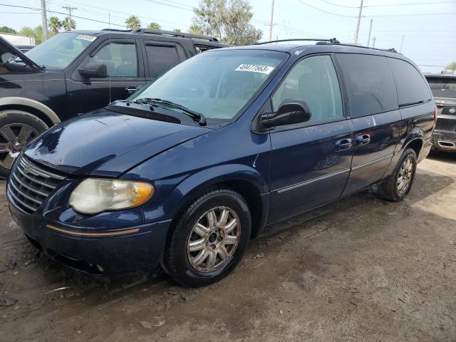 CHRYSLER TOWN & COU 2005 with VIN 2C4GP54L45R583262 - Photo from auction