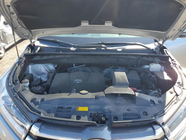 Photo 11 from auction – 2017 TOYOTA HIGHLANDER with VIN 5TDDZRFH7HS367396