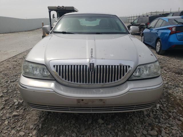 Photo 5 from auction – 2004 LINCOLN TOWN CAR E with VIN 1LNHM81W64Y668963