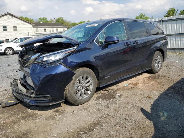TOYOTA SIENNA LE 2021 with VIN 5TDKRKEC2MS016474 - Photo from auction