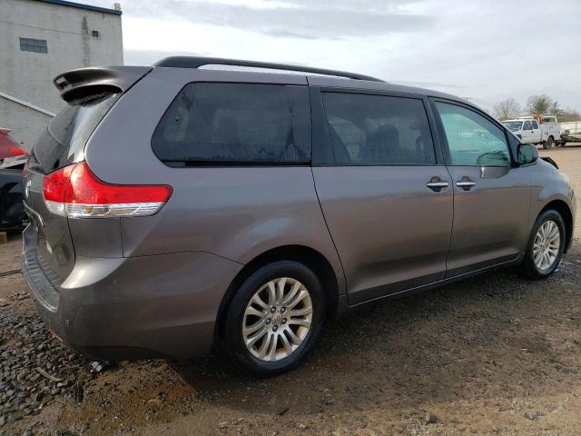 Photo 3 from auction – 2011 TOYOTA SIENNA XLE with VIN 5TDYK3DC3BS008287