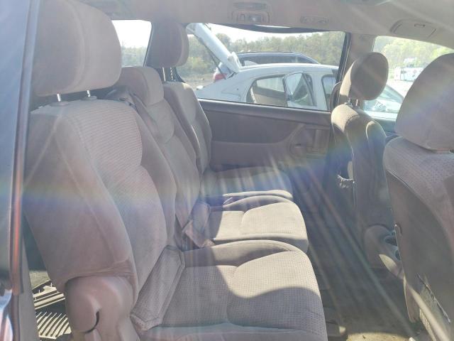 Photo 11 from auction – 2010 TOYOTA SIENNA CE with VIN 5TDKK4CC9AS341444