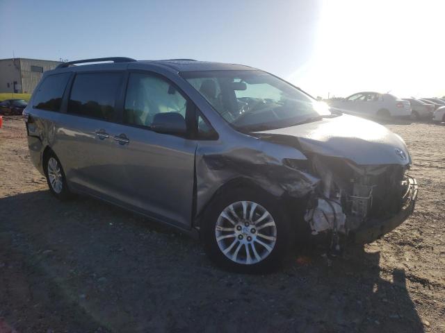 Photo 4 from auction – 2017 TOYOTA SIENNA XLE with VIN 5TDYZ3DC6HS782084