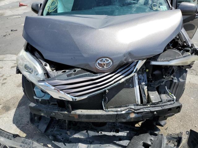 Photo 12 from auction – 2017 TOYOTA SIENNA LE with VIN 5TDKZ3DC8HS790130