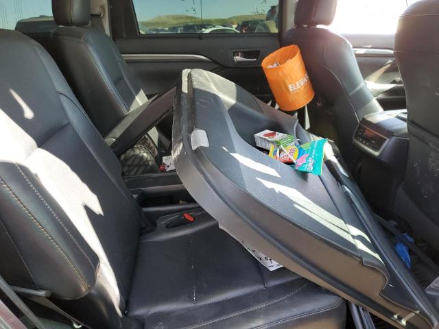 Photo 10 from auction – 2017 TOYOTA HIGHLANDER with VIN 5TDDGRFH5HS033986