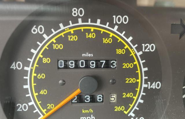 Photo 8 from auction – 1994 MERCEDES-BENZ E 320 with VIN WDBEA66E6RC138824