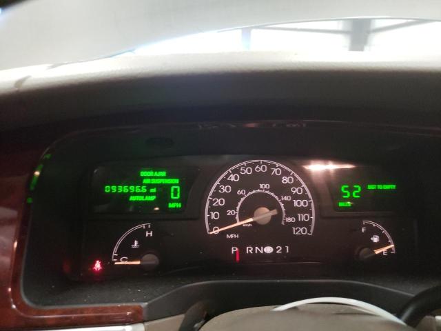 Photo 9 from auction – 2004 LINCOLN TOWN CAR E with VIN 1LNHM81W34Y688913