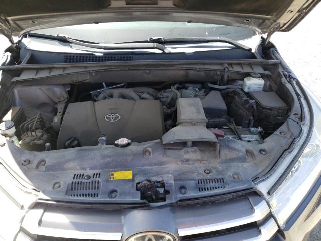 Photo 12 from auction – 2018 TOYOTA HIGHLANDER with VIN 5TDZZRFH3JS257537