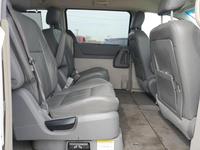 Photo 11 from auction – 2008 CHRYSLER TOWN & COU with VIN 2A8HR54PX8R768253