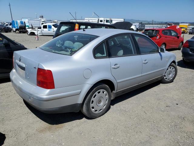 Photo 3 from auction – 2000 VOLKSWAGEN PASSAT GLS with VIN WVWMD23B3YE187117