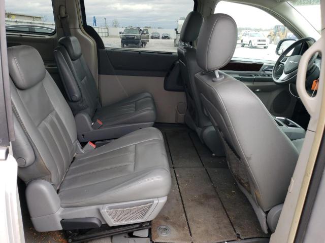 Photo 11 from auction – 2010 CHRYSLER TOWN & COU with VIN 2A4RR5D18AR148041