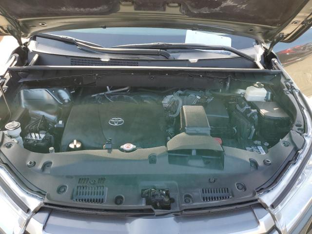 Photo 12 from auction – 2017 TOYOTA HIGHLANDER with VIN 5TDKZRFH5HS213213