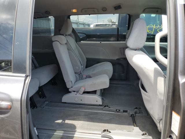 Photo 11 from auction – 2018 TOYOTA SIENNA LE with VIN 5TDKZ3DC3JS949352