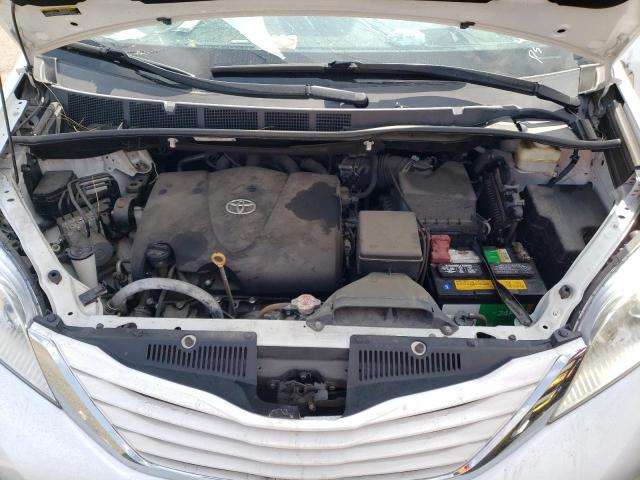Photo 11 from auction – 2017 TOYOTA SIENNA LE with VIN 5TDKZ3DC2HS897660