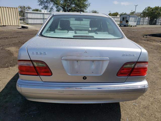 Photo 6 from auction – 2000 MERCEDES-BENZ E 320 4MAT with VIN WDBJF82J9YX042482