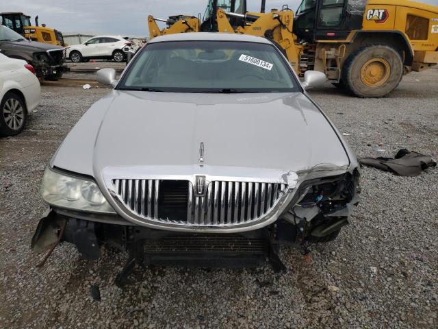 Photo 5 from auction – 2004 LINCOLN TOWN CAR E with VIN 1LNHM81WX4Y648134