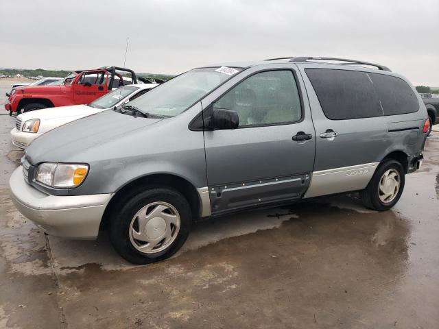 TOYOTA SIENNA LE 2000 with VIN 4T3ZF13C8YU199338 - Photo from auction