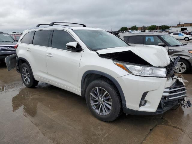 Photo 4 from auction – 2018 TOYOTA HIGHLANDER with VIN 5TDKZRFH8JS538122