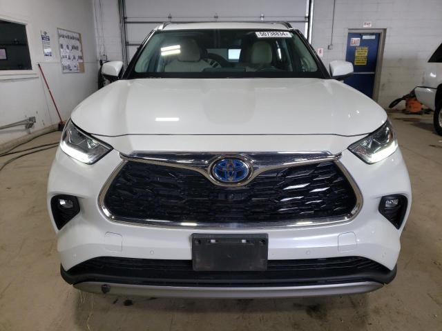 Photo 5 from auction – 2022 TOYOTA HIGHLANDER with VIN 5TDEBRCH9NS070980