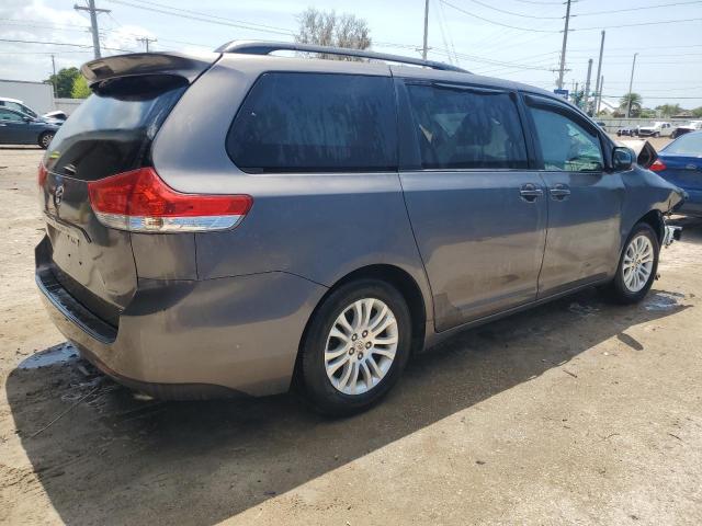Photo 3 from auction – 2013 TOYOTA SIENNA XLE with VIN 5TDYK3DC7DS400367