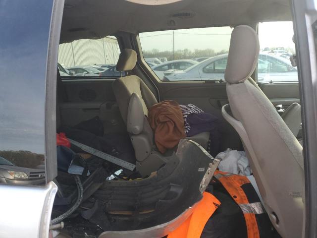 Photo 10 from auction – 2002 CHRYSLER TOWN & COU with VIN 2C8GP44372R783900