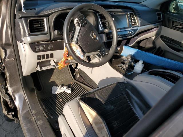 Photo 8 from auction – 2018 TOYOTA HIGHLANDER with VIN 5TDZZRFH7JS258819