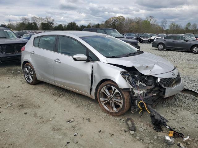 Foto 4 de la subasta – 2016 KIA FORTE EX con VIN KNAFX5A85G5587832