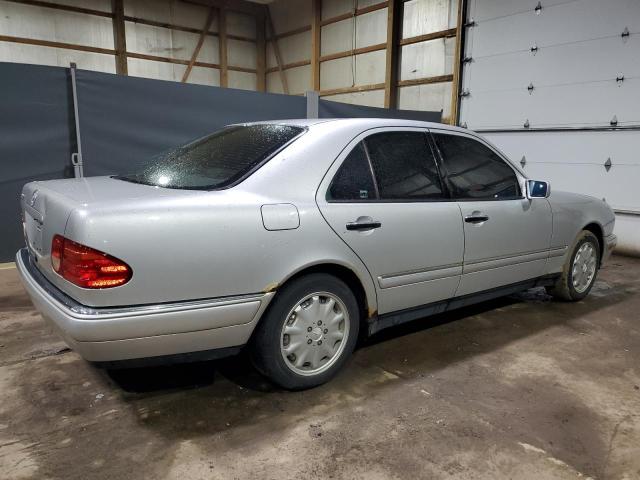 Photo 3 from auction – 1999 MERCEDES-BENZ E 320 with VIN WDBJF65H7XA835925