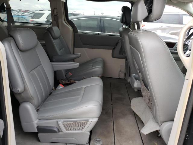 Photo 11 from auction – 2010 CHRYSLER TOWN & COU with VIN 2A4RR5D13AR310111