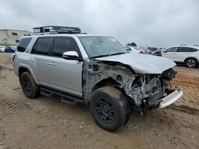 Photo 4 from auction – 2021 TOYOTA 4RUNNER SR with VIN JTENU5JR2M5853783