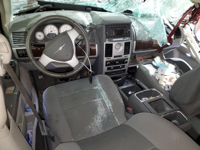 Photo 8 from auction – 2010 CHRYSLER TOWN & COU with VIN 2A4RR5D1XAR240171
