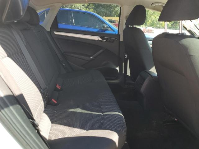 Photo 10 from auction – 2016 VOLKSWAGEN PASSAT S with VIN 1VWAS7A39GC026473