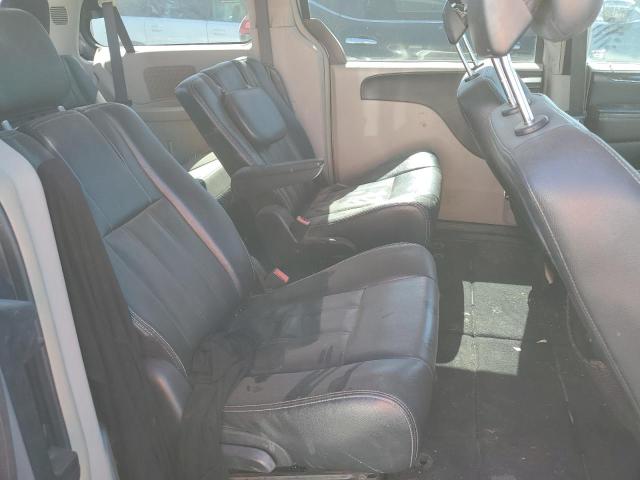 Photo 11 from auction – 2015 CHRYSLER TOWN & COU with VIN 2C4RC1BG6FR655020