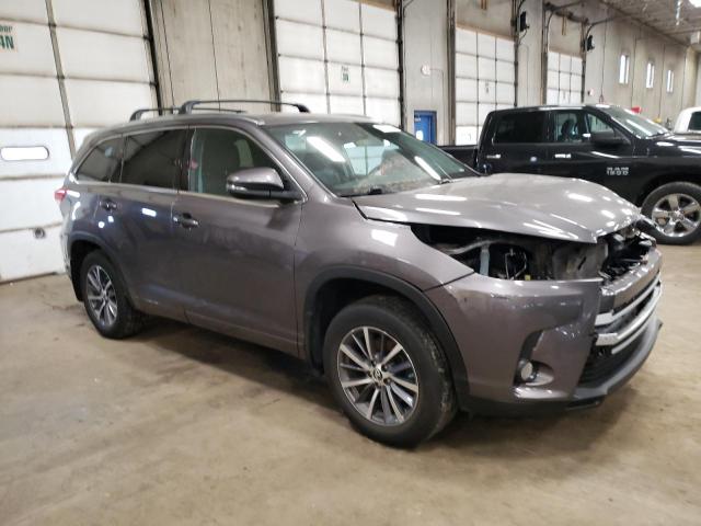 Photo 4 from auction – 2018 TOYOTA HIGHLANDER with VIN 5TDJZRFH6JS897285