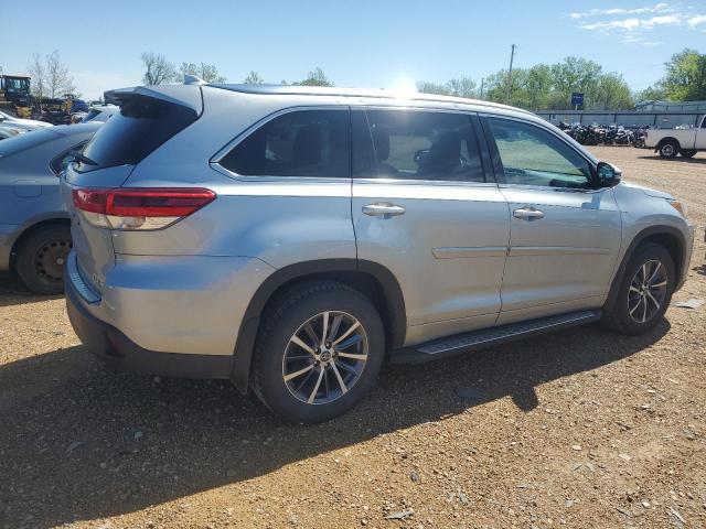 Photo 3 from auction – 2018 TOYOTA HIGHLANDER with VIN 5TDJZRFH9JS557290