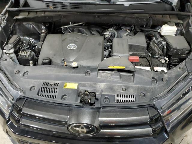 Photo 11 from auction – 2018 TOYOTA HIGHLANDER with VIN 5TDJZRFH5JS559103