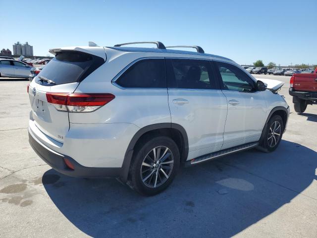 Photo 3 from auction – 2017 TOYOTA HIGHLANDER with VIN 5TDKZRFH5HS515830