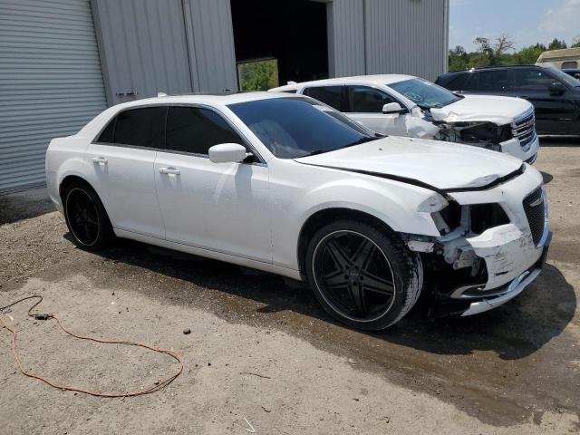 Photo 4 from auction – 2017 CHRYSLER 300 LIMITE with VIN 2C3CCAAGXHH662153