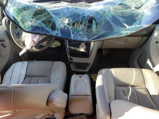 Photo 8 from auction – 2005 CHRYSLER TOWN & COU with VIN 2C8GP54L95R452925