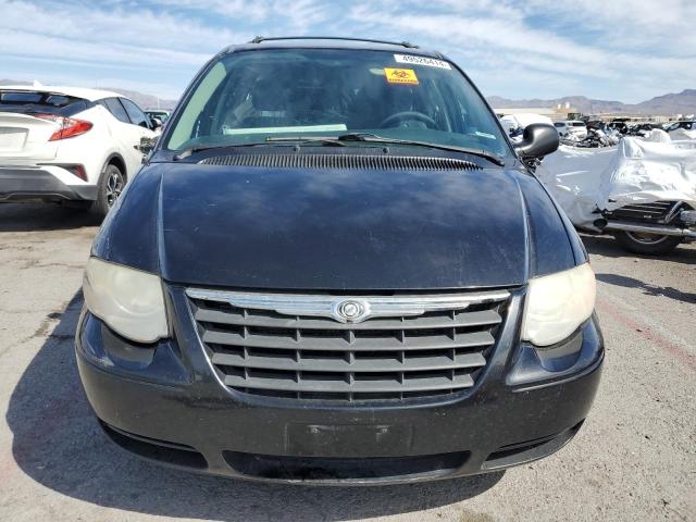Photo 5 from auction – 2005 CHRYSLER TOWN & COU with VIN 2C8GP54L25R535371