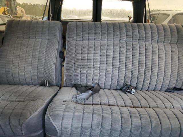 Photo 10 from auction – 1990 CHEVROLET SUBURBAN R with VIN 1GNER16K2LF112379