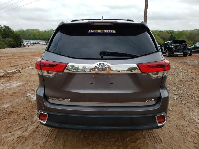 Photo 6 from auction – 2017 TOYOTA HIGHLANDER with VIN 5TDKZRFHXHS524362
